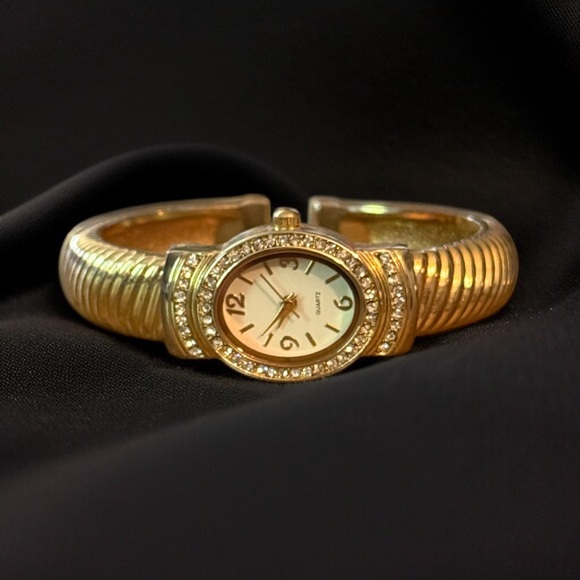 Vintage gold tone fluted cuff watch - Picture 1 of 9
